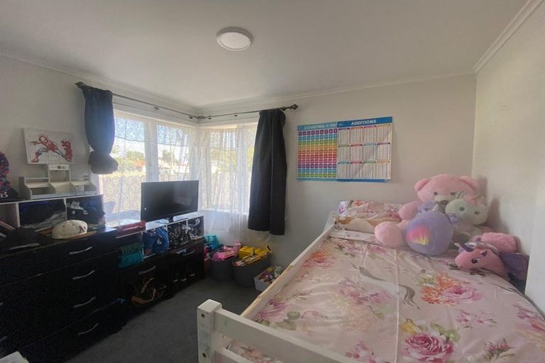 Photo of property in 7 Tarata Crescent, Mangere Bridge, Auckland, 2022