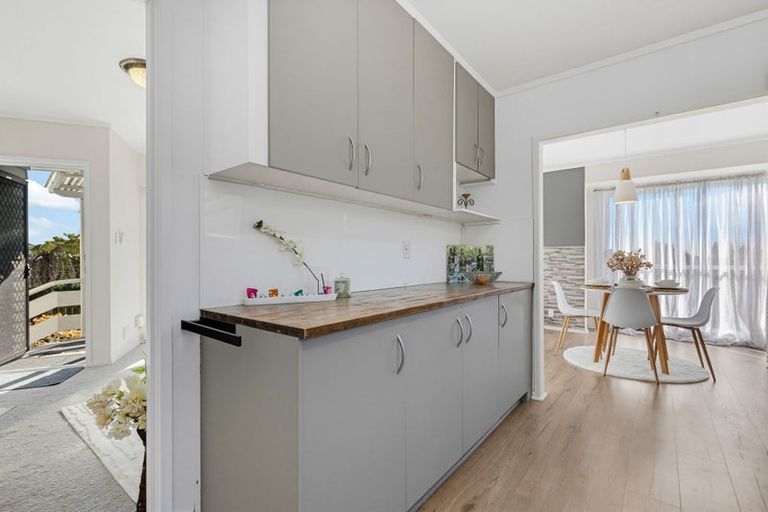 Photo of property in 38 Sunvue Road, Glen Eden, Auckland, 0602