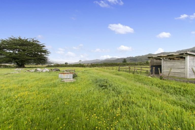 Photo of property in 104 Upper Fitzherbert Road, Wainuiomata, 5373