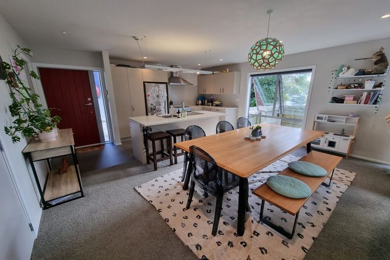 Photo of property in 1/61 Black Rock Road, Newlands, Wellington, 6037