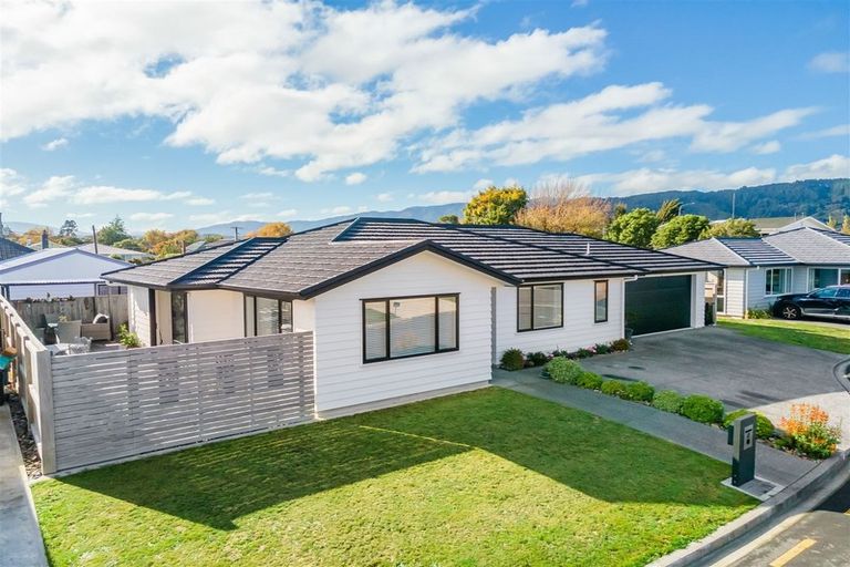 Photo of property in 11 Poulson Grove, Trentham, Upper Hutt, 5018
