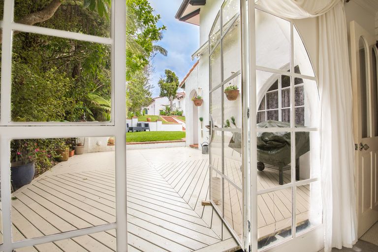 Photo of property in 35 Tawini Road, Titirangi, Auckland, 0604