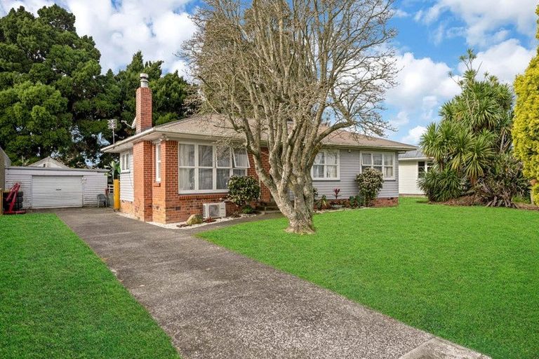 Photo of property in 48 Sutton Crescent, Papakura, 2110