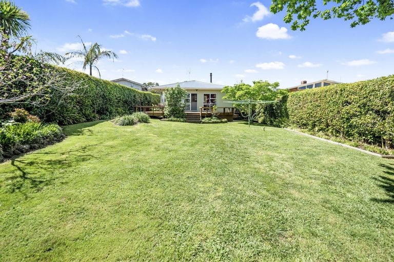 Photo of property in 72 Marine Parade, Mellons Bay, Auckland, 2014