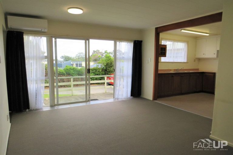 Photo of property in 49 Flanshaw Road, Te Atatu South, Auckland, 0610