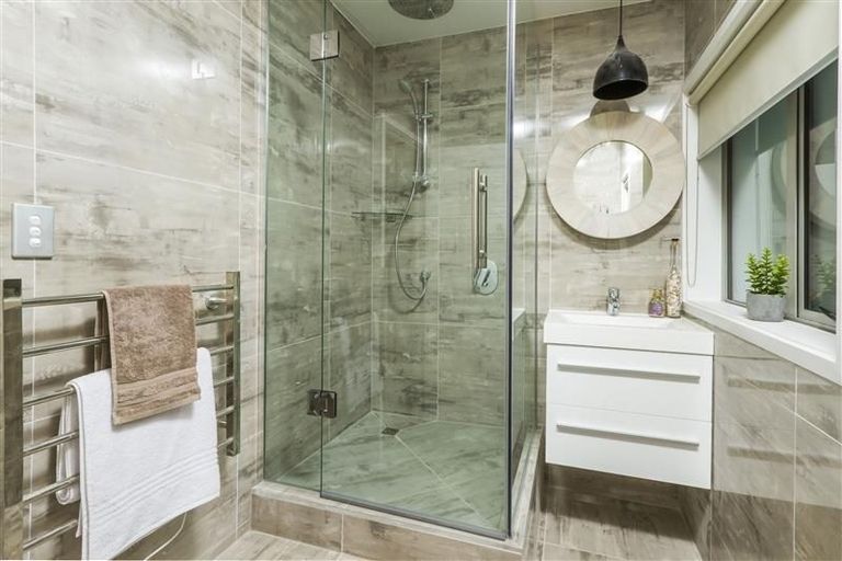 Photo of property in 271 East Coast Road, Mairangi Bay, Auckland, 0630