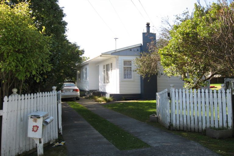 Photo of property in 5 Coniston Street, Wainuiomata, Lower Hutt, 5014