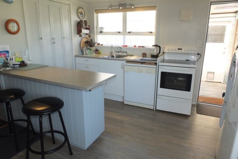 Photo of property in 8 Mack Street, Foxton Beach, Foxton, 4815