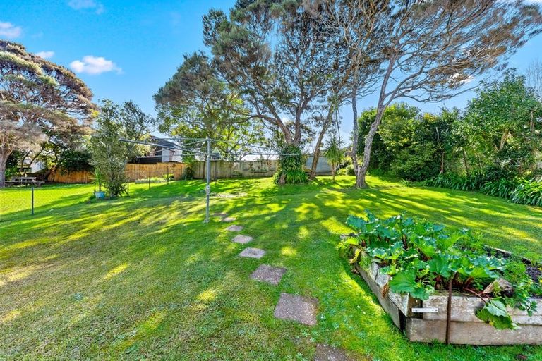 Photo of property in 39 Neptune Avenue, Beach Haven, Auckland, 0626