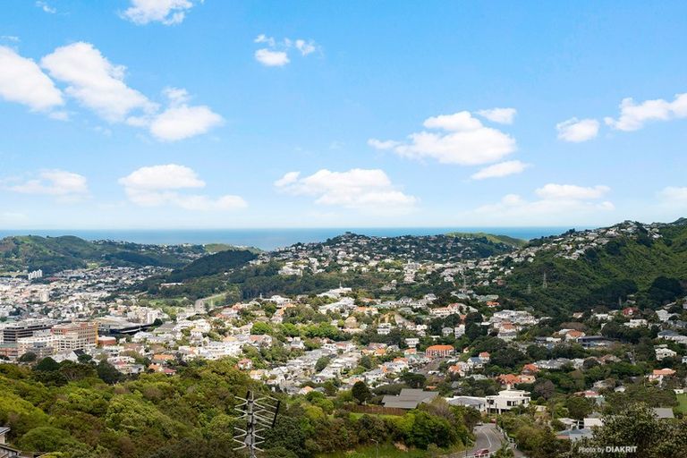 Photo of property in 12 Middlesex Place, Northland, Wellington, 6012