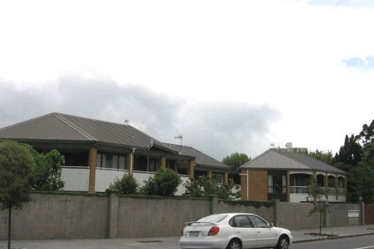 Photo of property in Remuera Mews, 8/29 Green Lane East, Remuera, Auckland, 1050