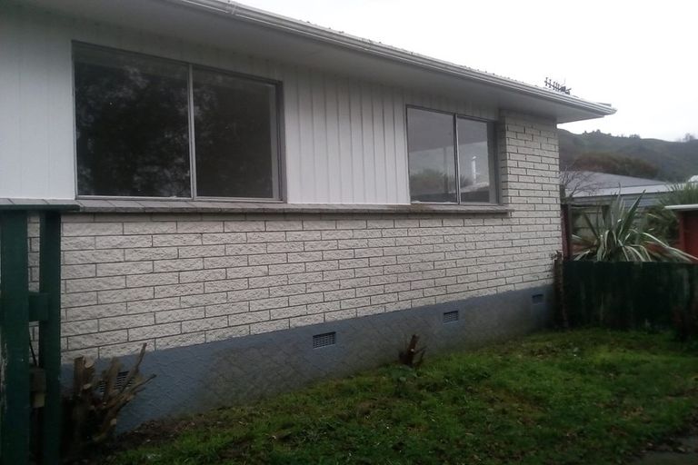 Photo of property in 18 Pencarrow Crescent, Wainuiomata, Lower Hutt, 5014