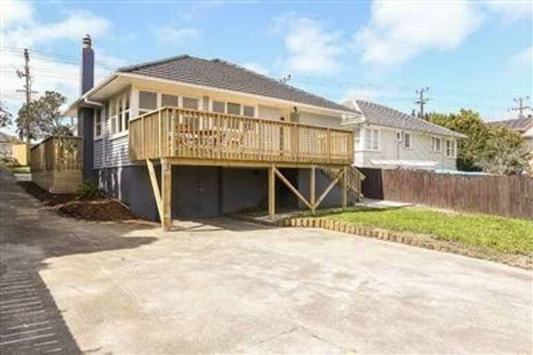 Photo of property in 4020 Great North Road, Glen Eden, Auckland, 0602