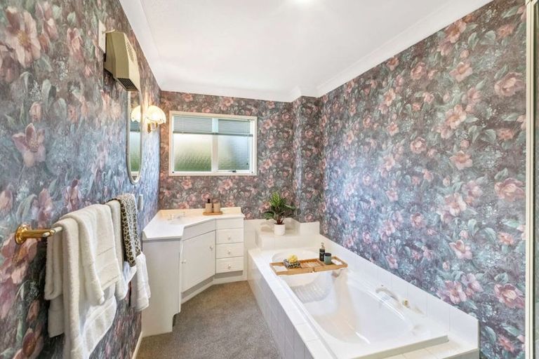 Photo of property in 43 Aotea Crescent, Gore, 9710