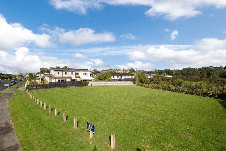 Photo of property in 42 Laurel Oak Drive, Schnapper Rock, Auckland, 0632