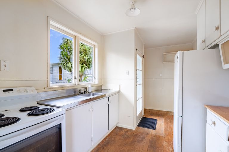 Photo of property in 17 Hilling Street, Titirangi, Auckland, 0604