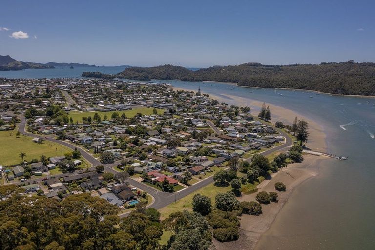 Photo of property in 72 Catherine Crescent, Whitianga, 3510