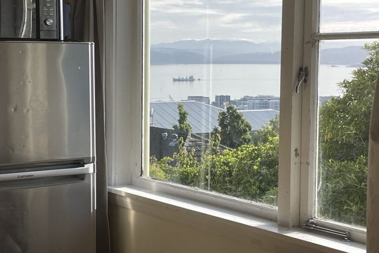 Photo of property in 29 Tanera Crescent, Brooklyn, Wellington, 6021