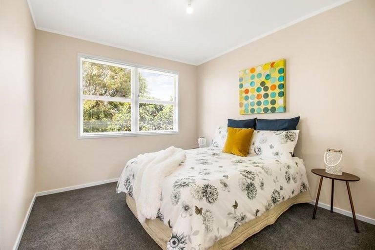 Photo of property in 17 Sunvue Road, Glen Eden, Auckland, 0602