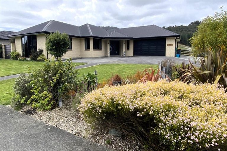 Photo of property in 23 Ridgeway Drive, Greymouth, 7805