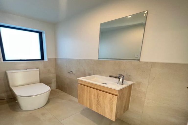 Photo of property in 3/105 Hobsonville Road, West Harbour, Auckland, 0618