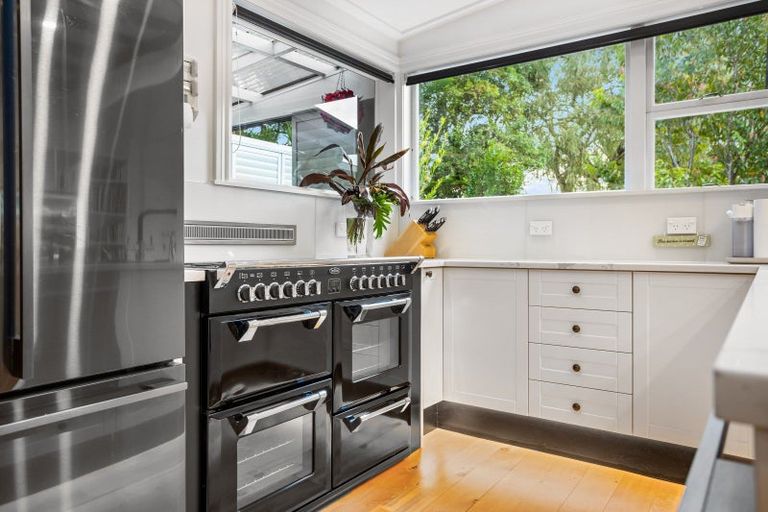 Photo of property in 5 Taupaki Road, Taupaki, Henderson, 0782