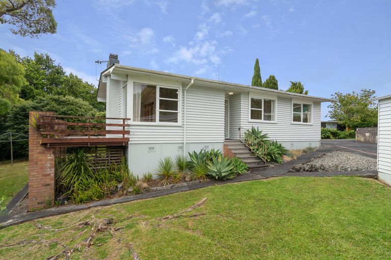 Photo of property in 17 Hilling Street, Titirangi, Auckland, 0604