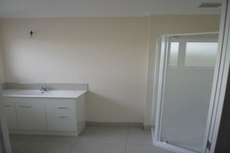 Photo of property in 24 Fairchild Avenue, Goodwood Heights, Auckland, 2105