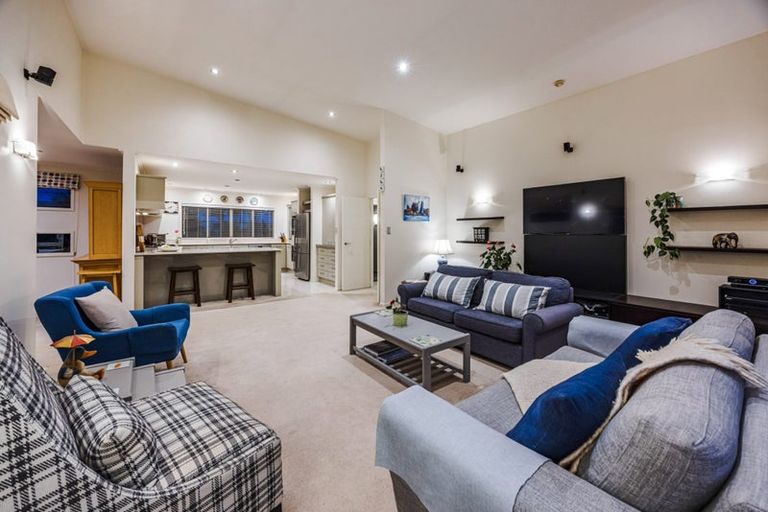 Photo of property in 3 Willowgrange Place, Pukekohe, 2120