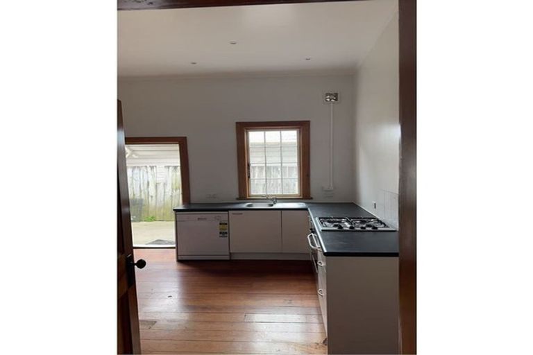 Photo of property in 30 Childers Terrace, Kilbirnie, Wellington, 6022