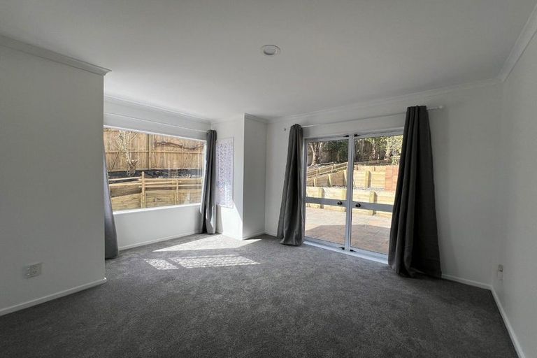 Photo of property in 8 Thornbill Rise, Unsworth Heights, Auckland, 0632