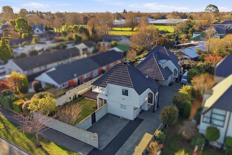 Photo of property in 76a Memorial Avenue, Ilam, Christchurch, 8053