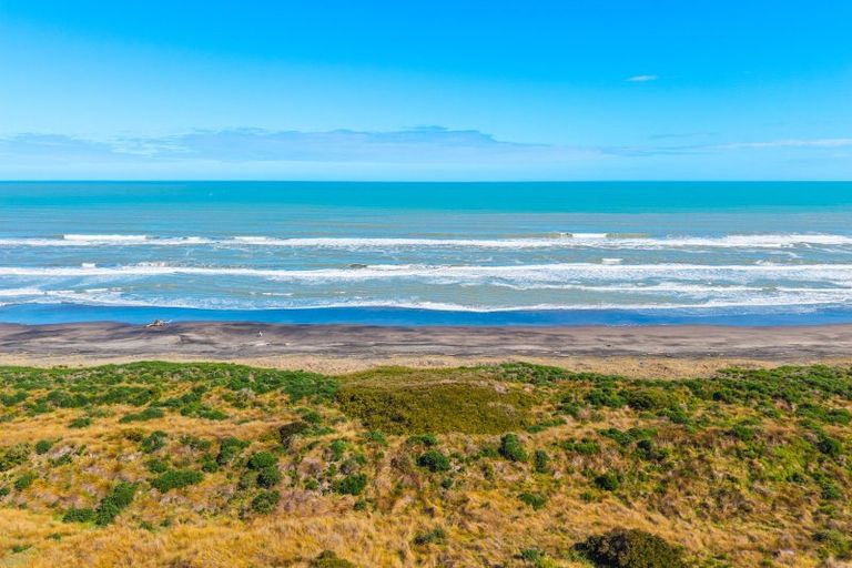 Photo of property in 43 Longbeach Drive, Castlecliff, Whanganui, 4501