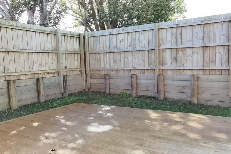 Photo of property in 98 Cardiff Road, Pakuranga, Auckland, 2010