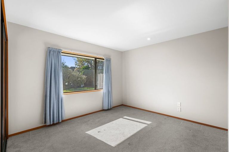 Photo of property in 8 Claverley Gardens, Avonhead, Christchurch, 8042