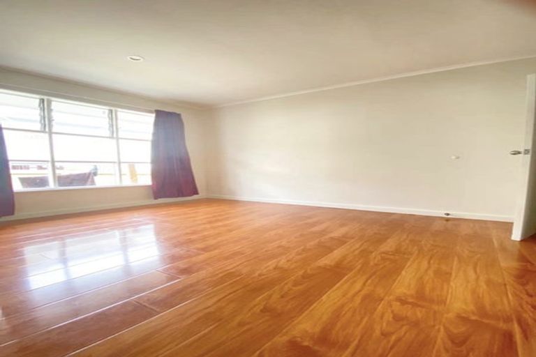 Photo of property in 2/3202 Great North Road, New Lynn, Auckland, 0600