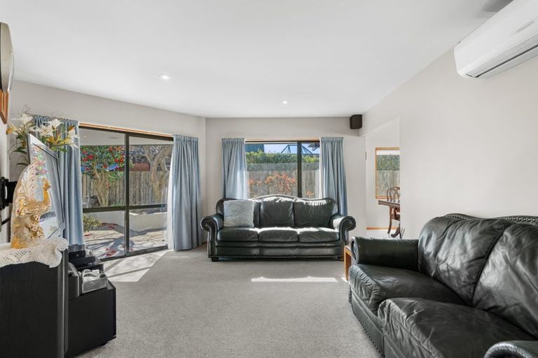 Photo of property in 8 Claverley Gardens, Avonhead, Christchurch, 8042