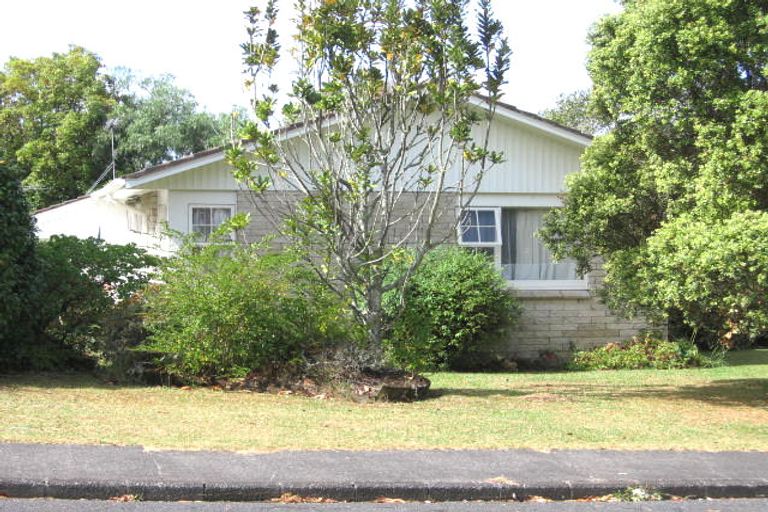 Photo of property in 2/23 Manhattan Heights, Glendene, Auckland, 0602