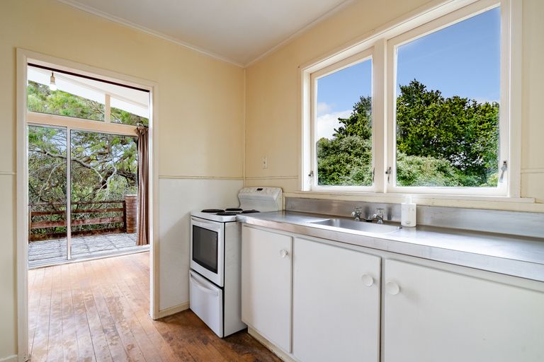 Photo of property in 17 Hilling Street, Titirangi, Auckland, 0604