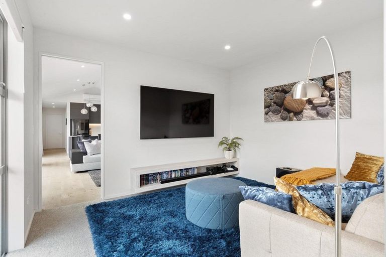 Photo of property in 8 The Heights Avenue, Wanaka, 9305