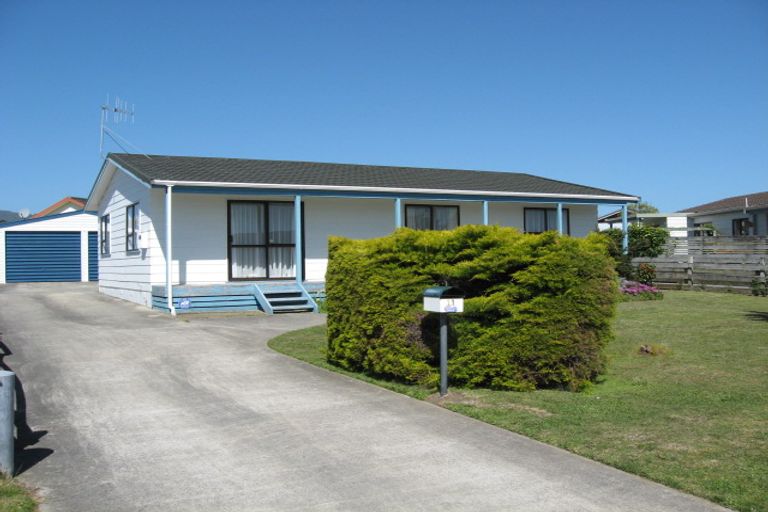 Photo of property in 11 Rosewood Place, Paraparaumu, 5032