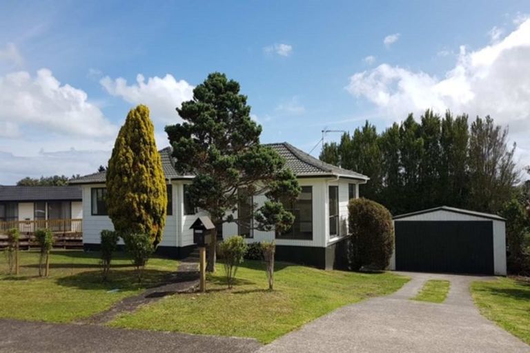 Photo of property in 2 Lina Place, Waiuku, 2123