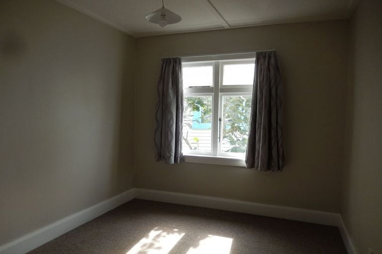 Photo of property in 20 Queens Drive, Kilbirnie, Wellington, 6022