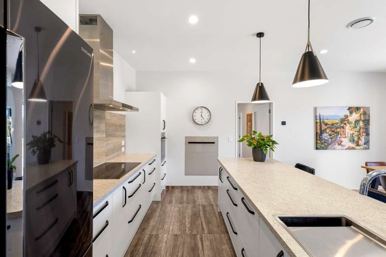 Photo of property in 11 Paradise Way, Amberley, 7410