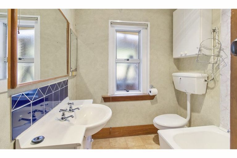 Photo of property in 2 Hertnon Street, West End, Timaru, 7910