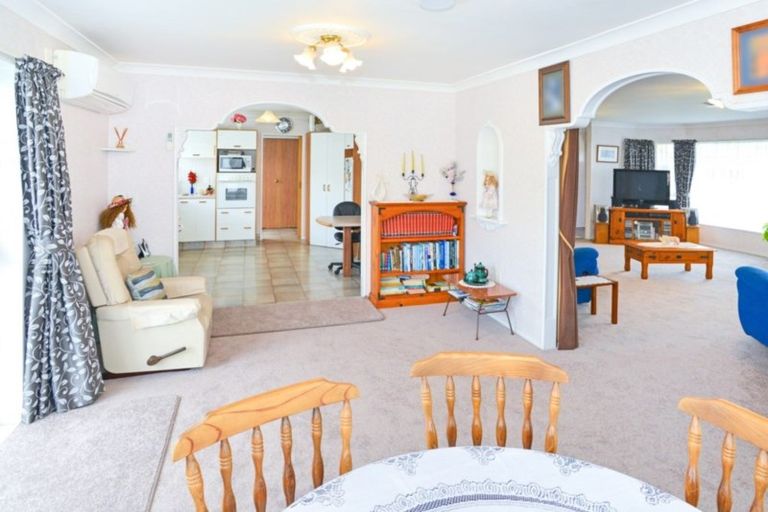 Photo of property in 227 Tudor Avenue, Mayfair, Hastings, 4122