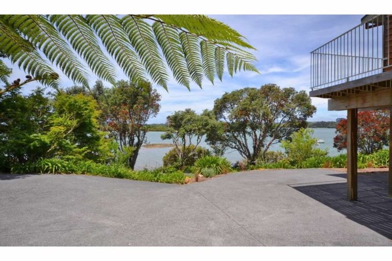 Photo of property in 71 Rangitane Loop Road, Kerikeri, 0294