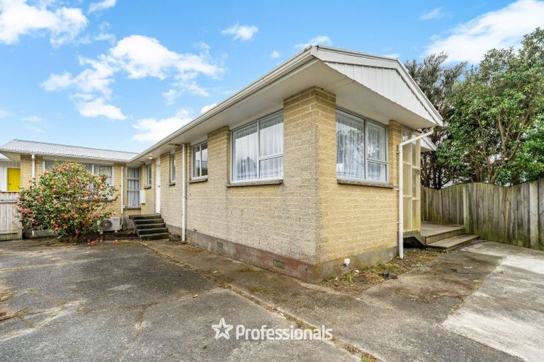 Photo of property in 15b Pencarrow Crescent, Wainuiomata, Lower Hutt, 5014