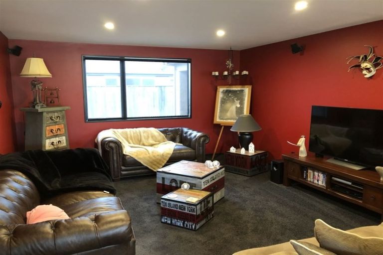 Photo of property in 20 Baltic Place, Northwood, Christchurch, 8051