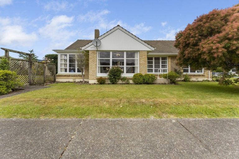 Photo of property in 39 Fraser Crescent, Elderslea, Upper Hutt, 5018